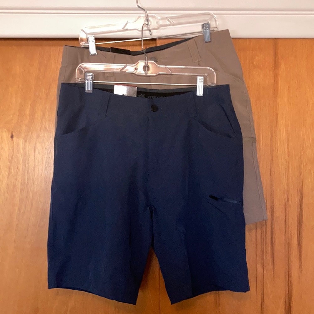 Men’s travel cargo shorts NWT